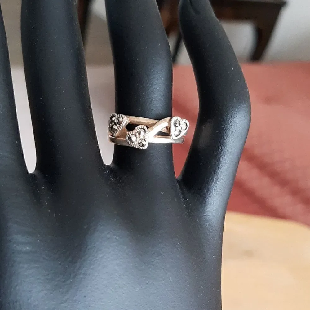 Sterling silver ring with 3 mareasite hearts